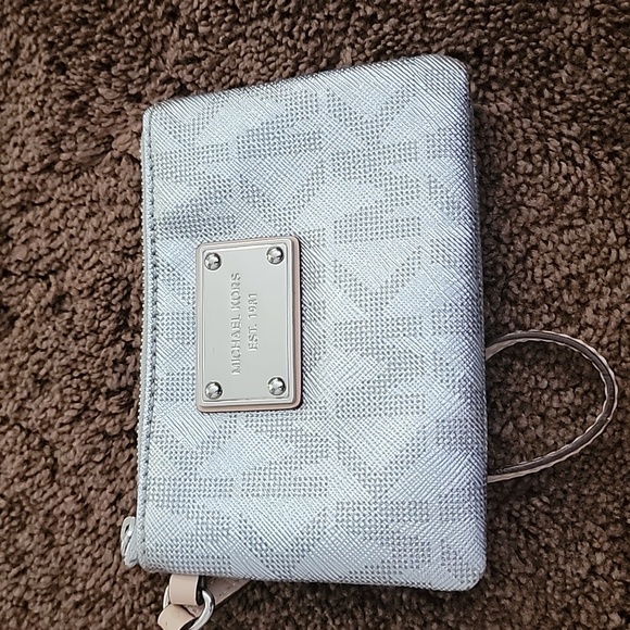 MICHAEL KORS WRISTLET WALLET - Picture 1 of 5